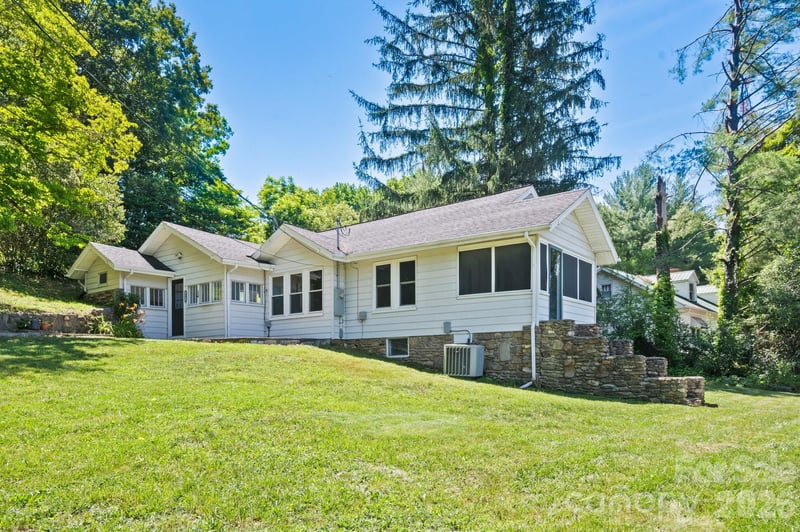 441 Main St, Clyde, NC 28721