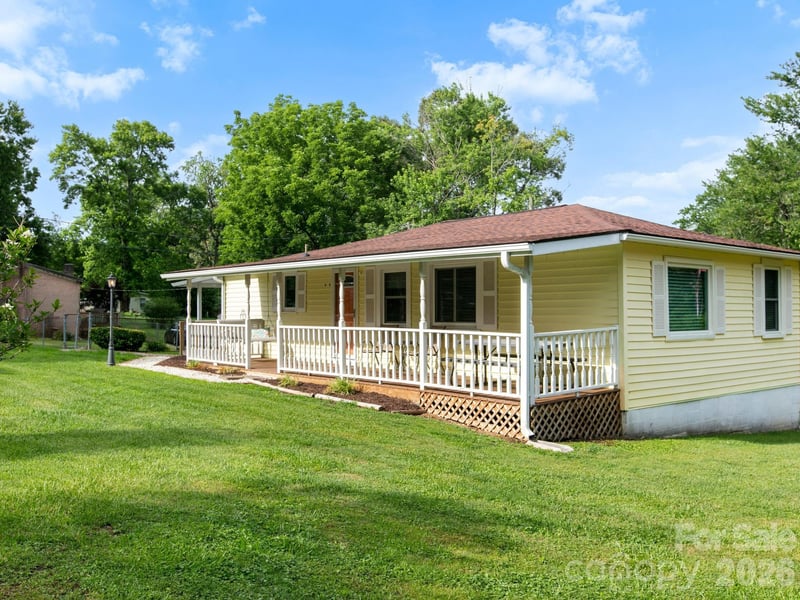 407 Hall St, Hendersonville, NC 28739