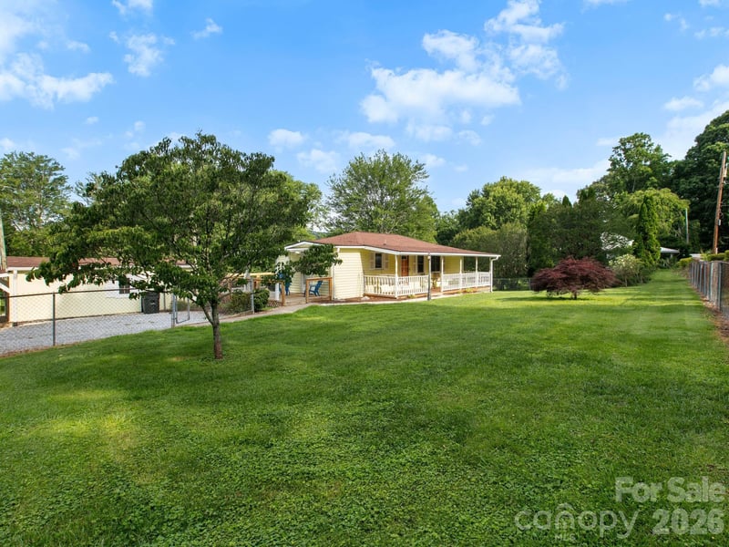 407 Hall St, Hendersonville, NC 28739