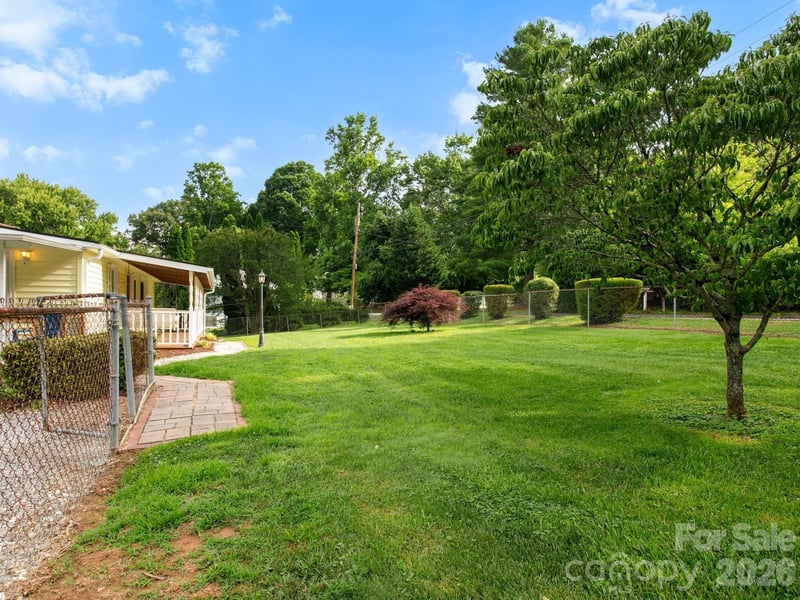 407 Hall St, Hendersonville, NC 28739