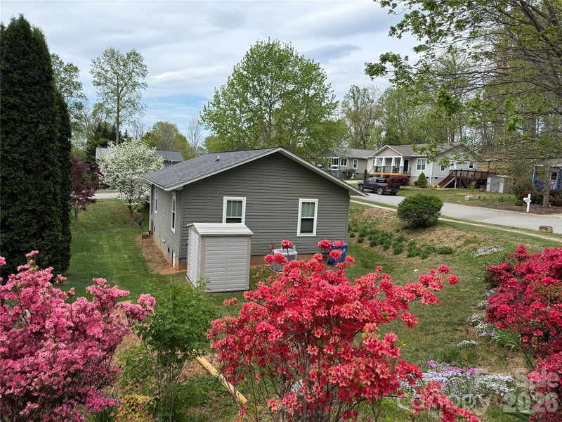 137 Warren Haynes Dr, Asheville, NC 28806
