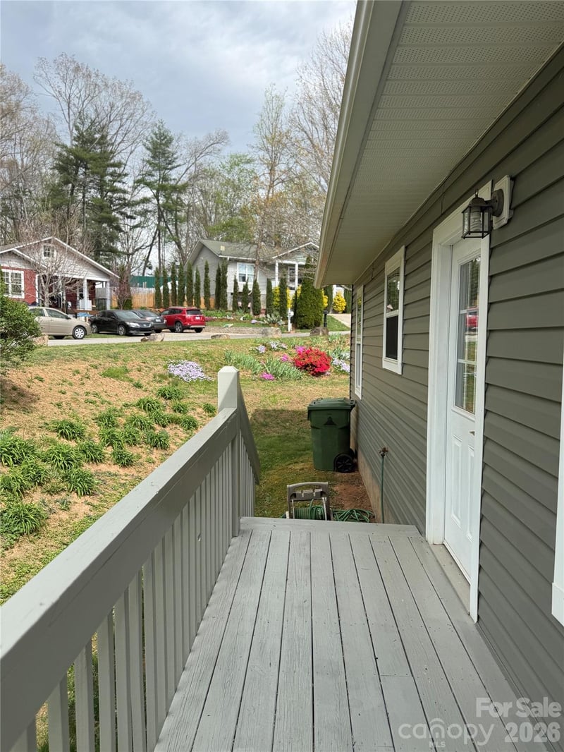 137 Warren Haynes Dr, Asheville, NC 28806