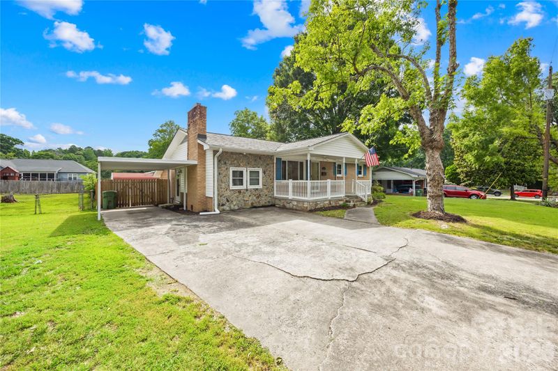 205 Gaddis Dr, Mount Holly, NC 28120