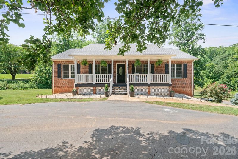 1133 Finger Bridge Rd, Hickory, NC 28602