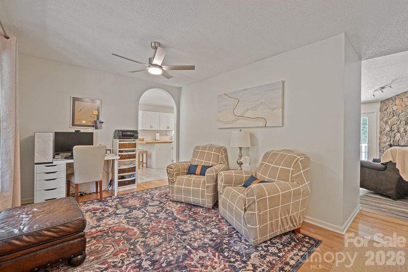 1133 Finger Bridge Rd, Hickory, NC 28602