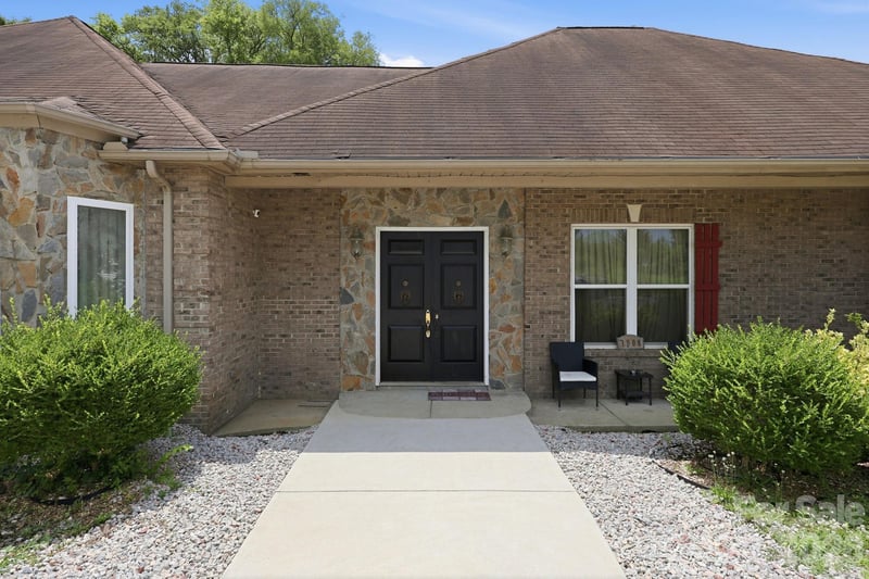 1803 Wilton Gate Dr, Charlotte, NC 28262