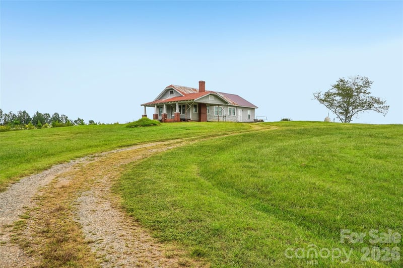 4806 Harmony Hw, Hamptonville, NC 27020