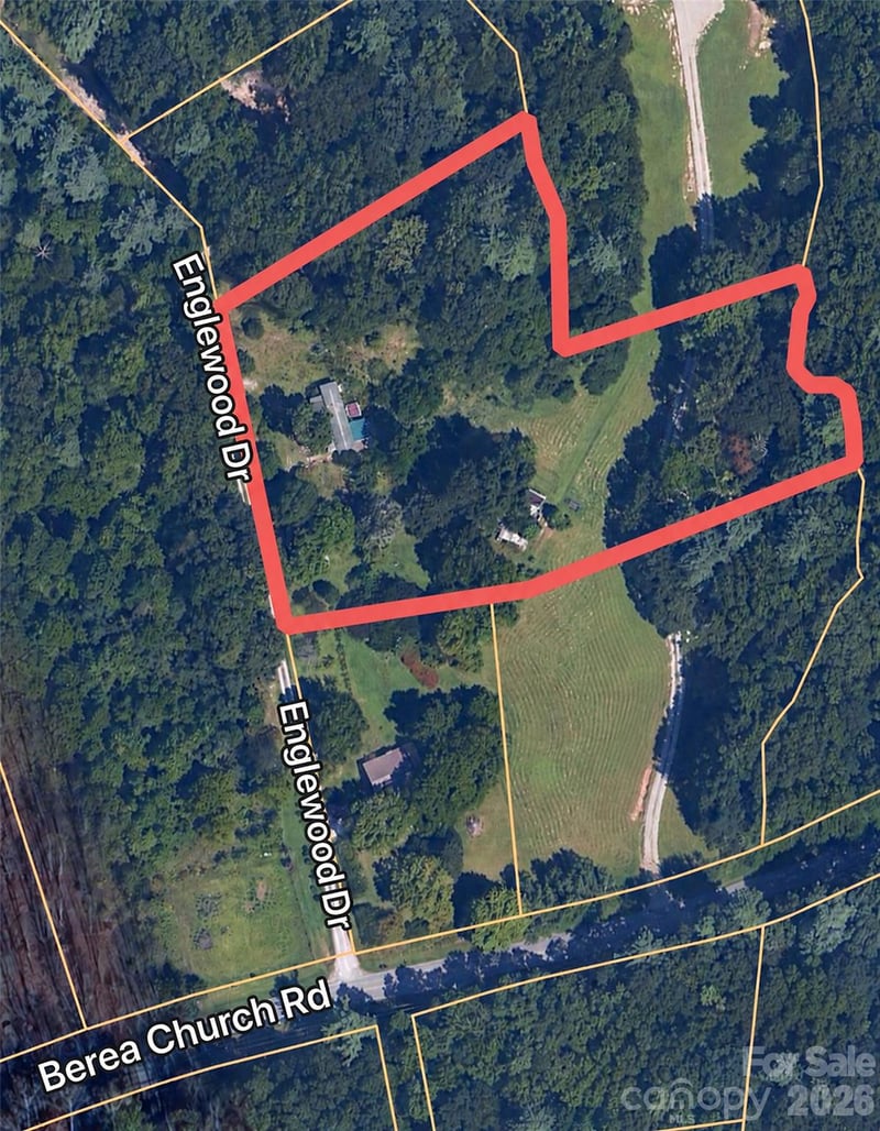 82 Englewood Dr, Hendersonville, NC 28739