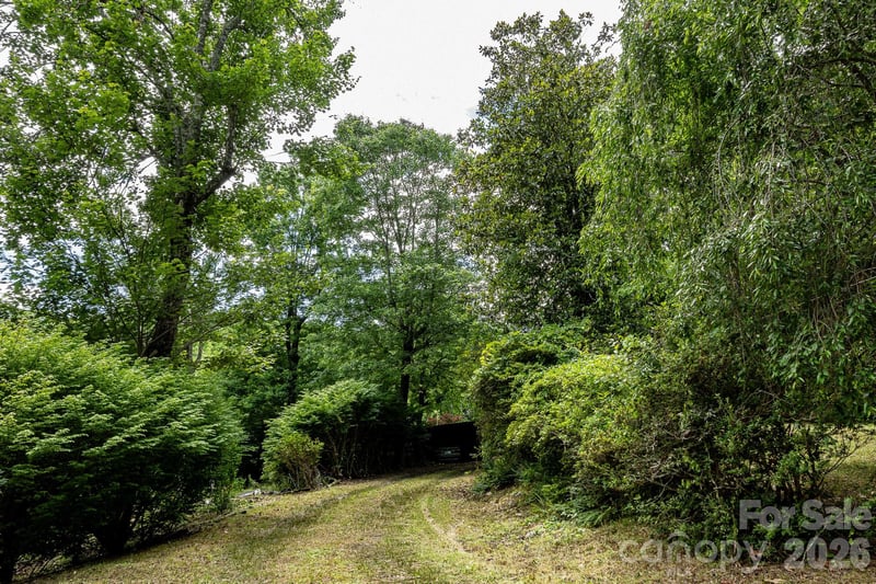 82 Englewood Dr, Hendersonville, NC 28739