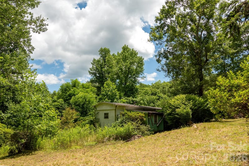 82 Englewood Dr, Hendersonville, NC 28739