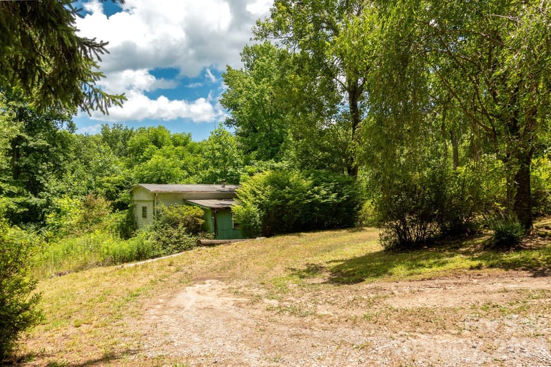 82 Englewood Dr, Hendersonville, NC 28739