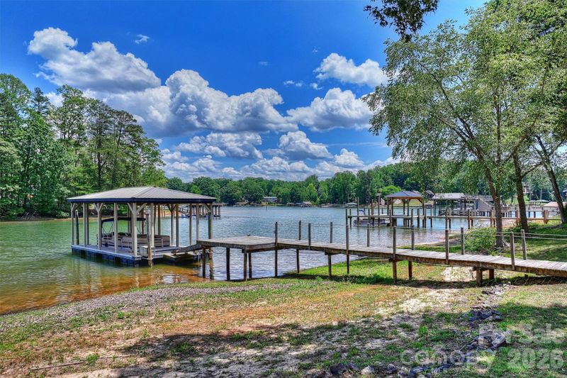 113 Skippers Cove Ln, Troutman, NC 28166
