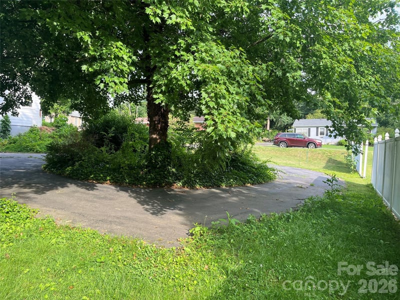 9999 Northeast Ave, Swannanoa, NC 28778