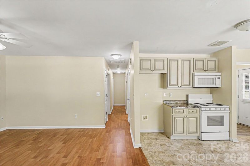 318 N Pryor St, Gastonia, NC 28052