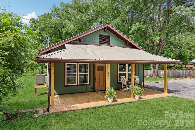 169 East St, Waynesville, NC 28786