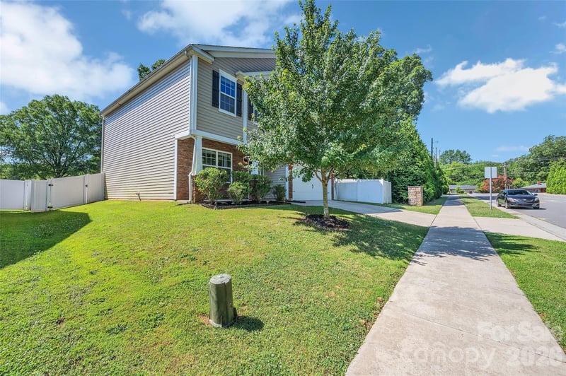 112 Kingsway Dr, Mooresville, NC 28115