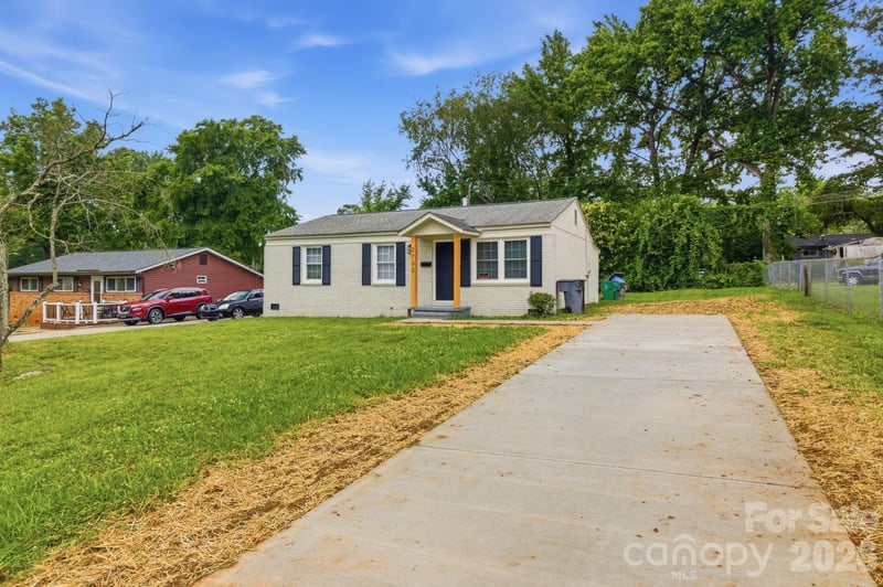 2732 Thornton Rd, Charlotte, NC 28208