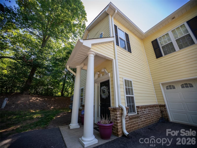 1392 21st Ave NE, Hickory, NC 28601