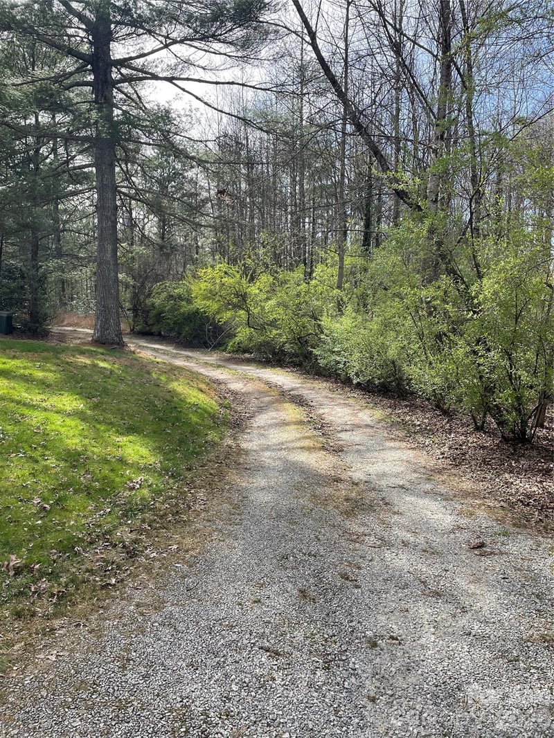 221 Old Sunset Hill Rd, Hendersonville, NC 28792