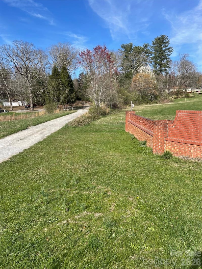 221 Old Sunset Hill Rd, Hendersonville, NC 28792