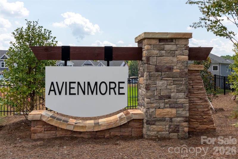 11205 Lochmere Rd, Charlotte, NC 28278