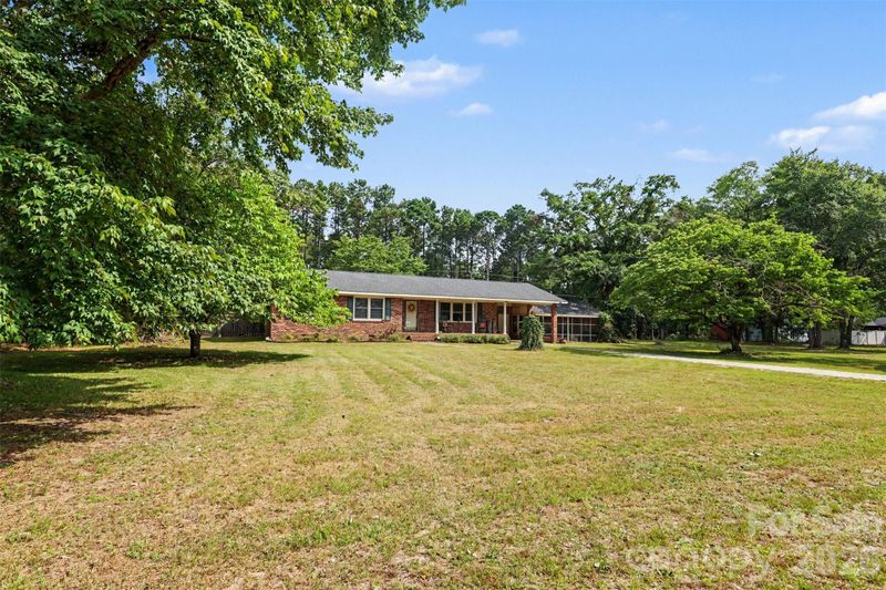 6774 Woodhaven Rd, Kershaw, SC 29067