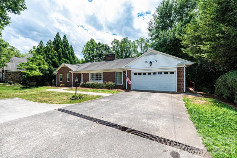 1807 5th St NW, Hickory, NC 28601