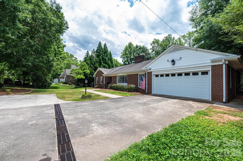 1807 5th St NW, Hickory, NC 28601