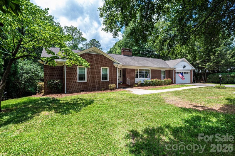 1807 5th St NW, Hickory, NC 28601
