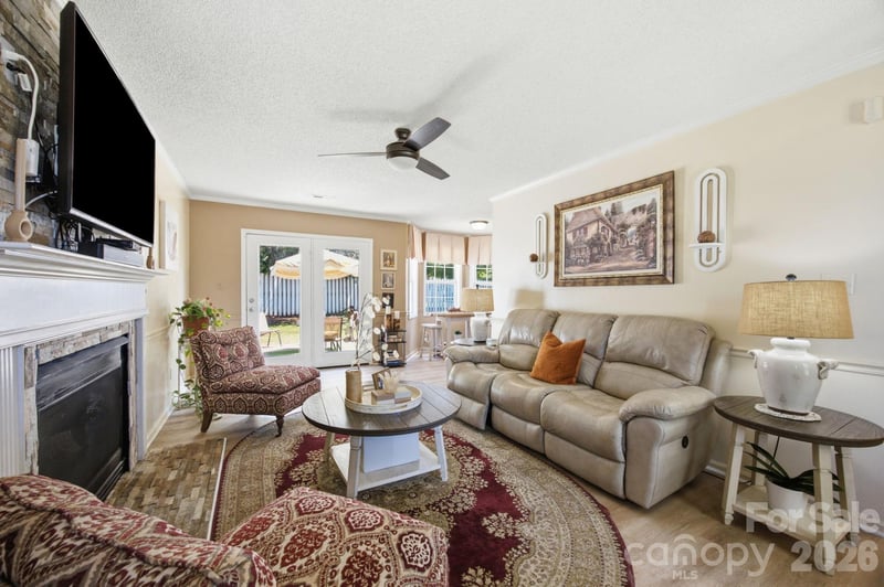 2498 Hawk Ridge Dr, Gastonia, NC 28056