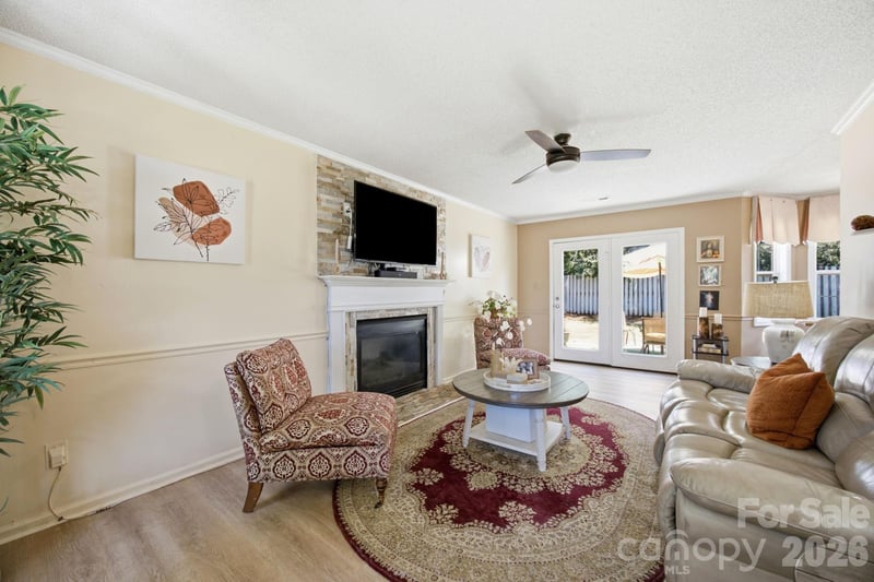 2498 Hawk Ridge Dr, Gastonia, NC 28056