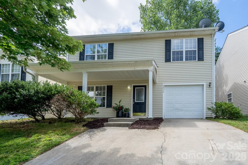 8016 Bronze Pike Dr, Charlotte, NC 28273