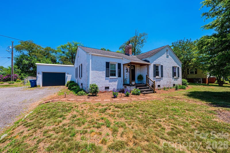 1240 12th Street Pl NW, Hickory, NC 28601