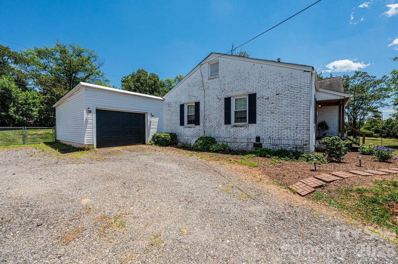 1240 12th Street Pl NW, Hickory, NC 28601