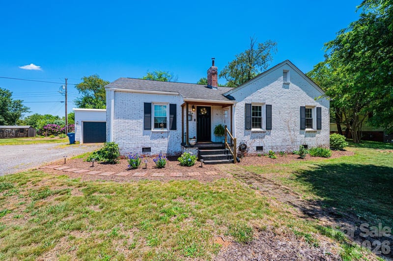 1240 12th Street Pl NW, Hickory, NC 28601