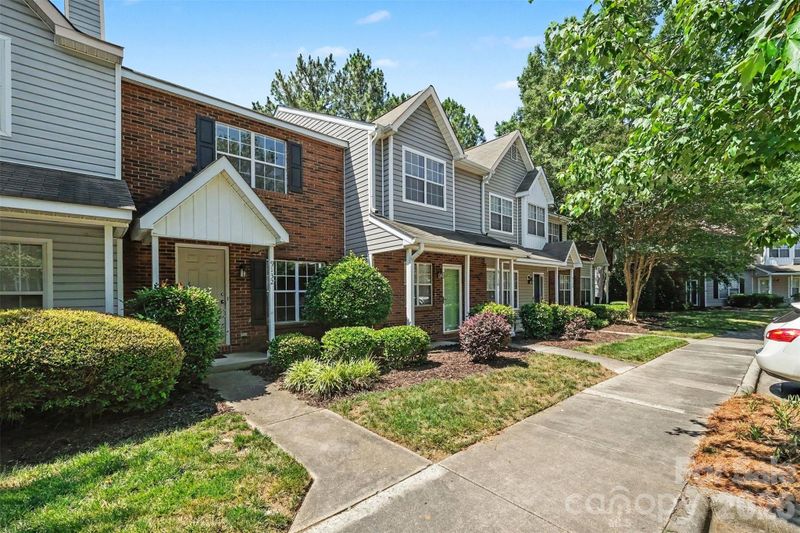 9132 Charminster Ct, Charlotte, NC 28269