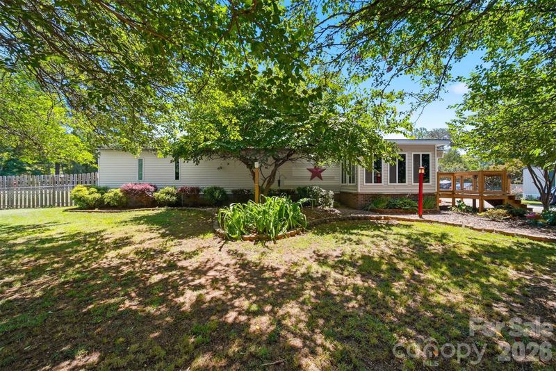 5404 B J Dr, Conover, NC 28613