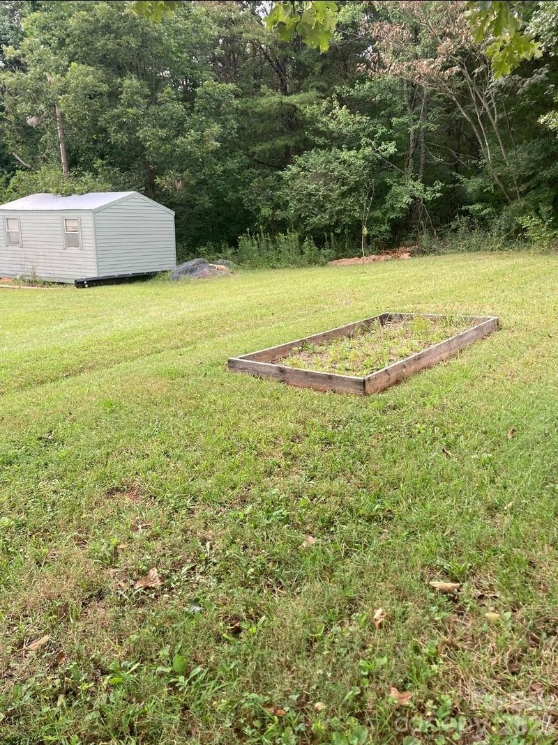 2044 Clareview Dr, Conover, NC 28613