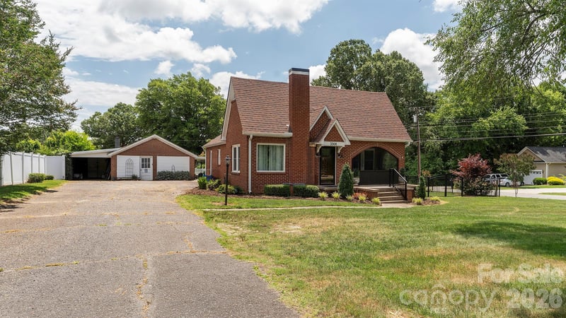3308 16th St NE, Hickory, NC 28601