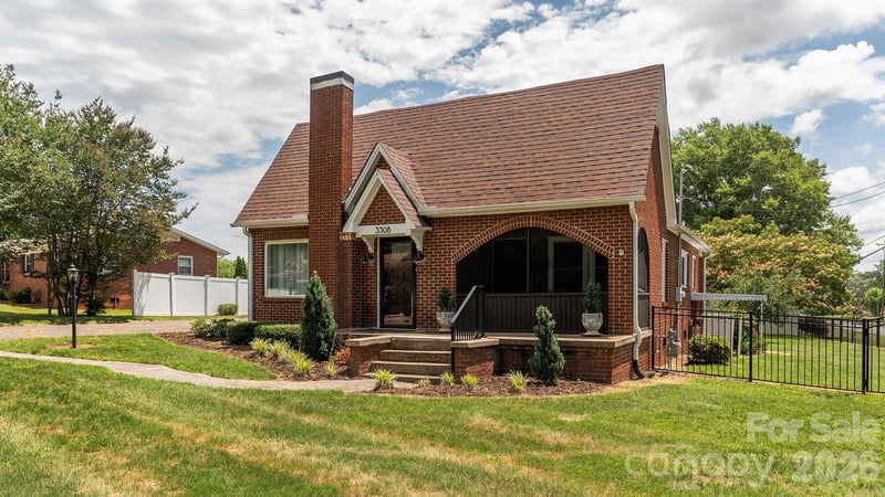 3308 16th St NE, Hickory, NC 28601
