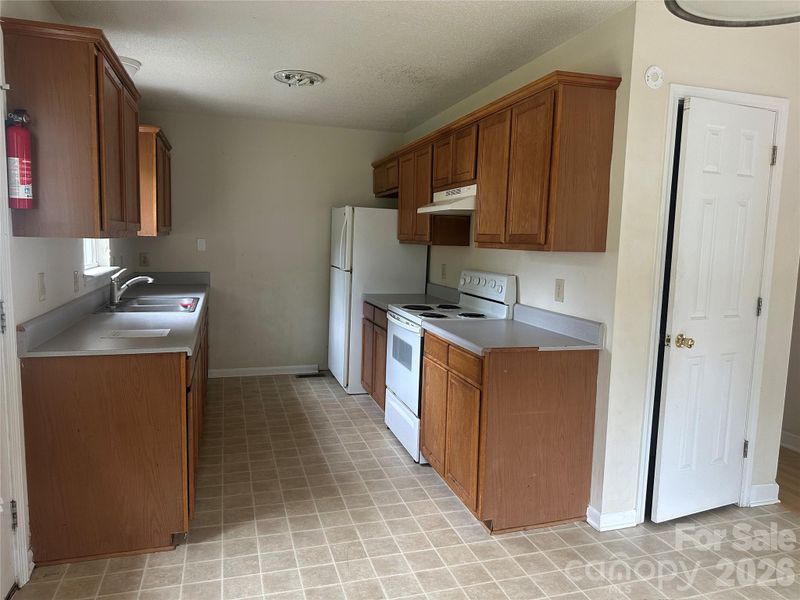 827 E 9th St, Newton, NC 28658