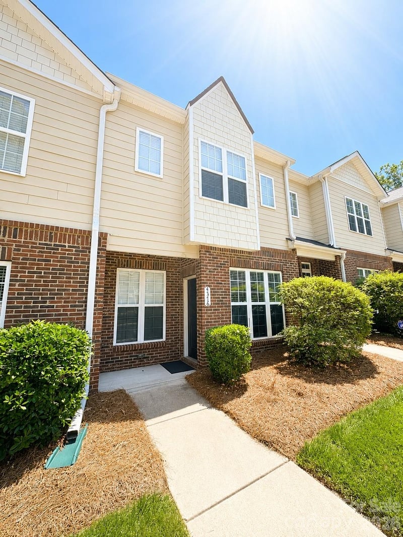 4376 Yoruk Forest Ln, Charlotte, NC 28211