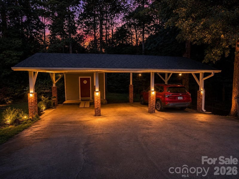 3755 21st St NE, Hickory, NC 28601
