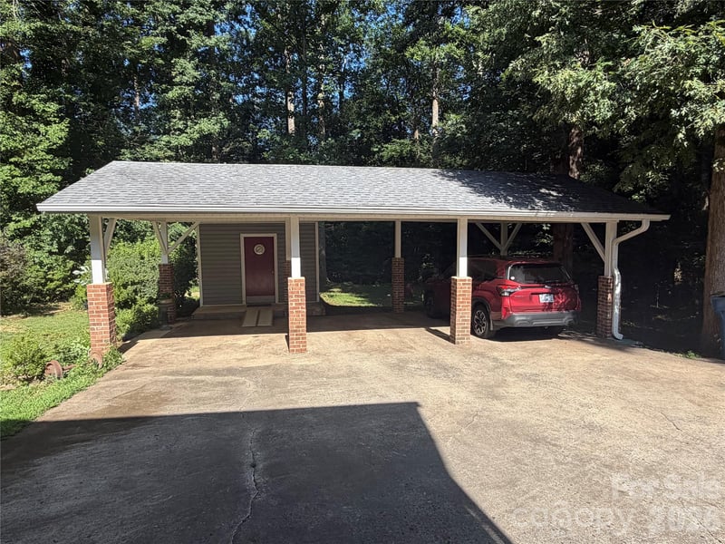 3755 21st St NE, Hickory, NC 28601