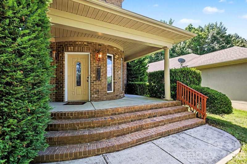 10130 Fairlea Dr, Charlotte, NC 28269
