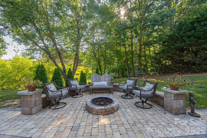 2041 Fairways Dr, Cherryville, NC 28021