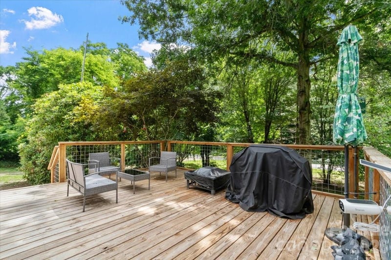 2 Ray Rd, Weaverville, NC 28787