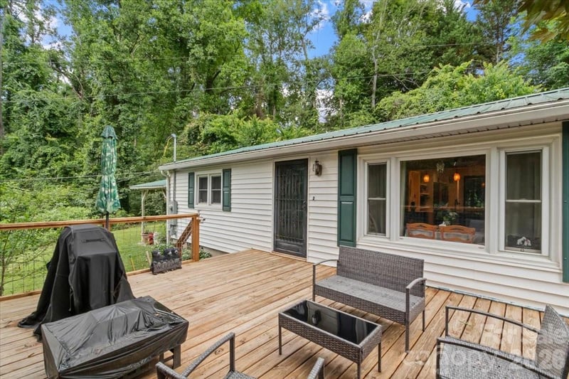 2 Ray Rd, Weaverville, NC 28787