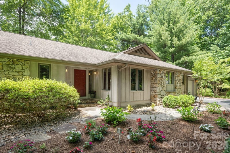 117 Tarnhill Dr, Flat Rock, NC 28731