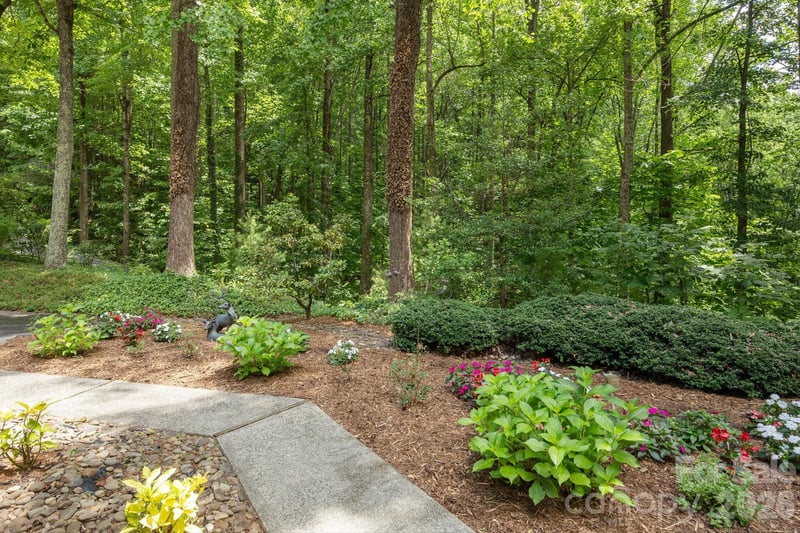 117 Tarnhill Dr, Flat Rock, NC 28731